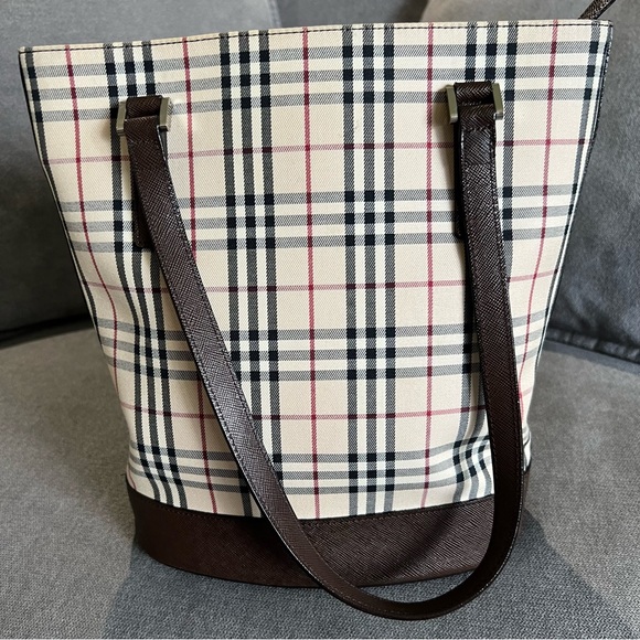 💕PRICE REDUCTION💕 Pre-loved! BURBERRY tote bag. - Picture 5 of 13